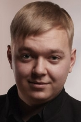 Роман Николаев